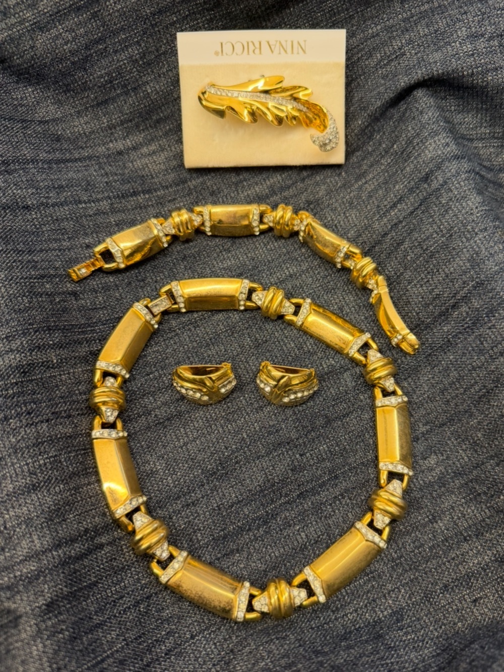 Nina Ricci 4 piece set Gold Tone Linked Necklace Bracelet & Clip-On Earrings